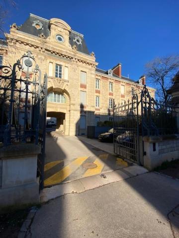 Le Corbeau Et Le Homard, Un Vrai Havre De Paix Apartment Dijon Exterior photo